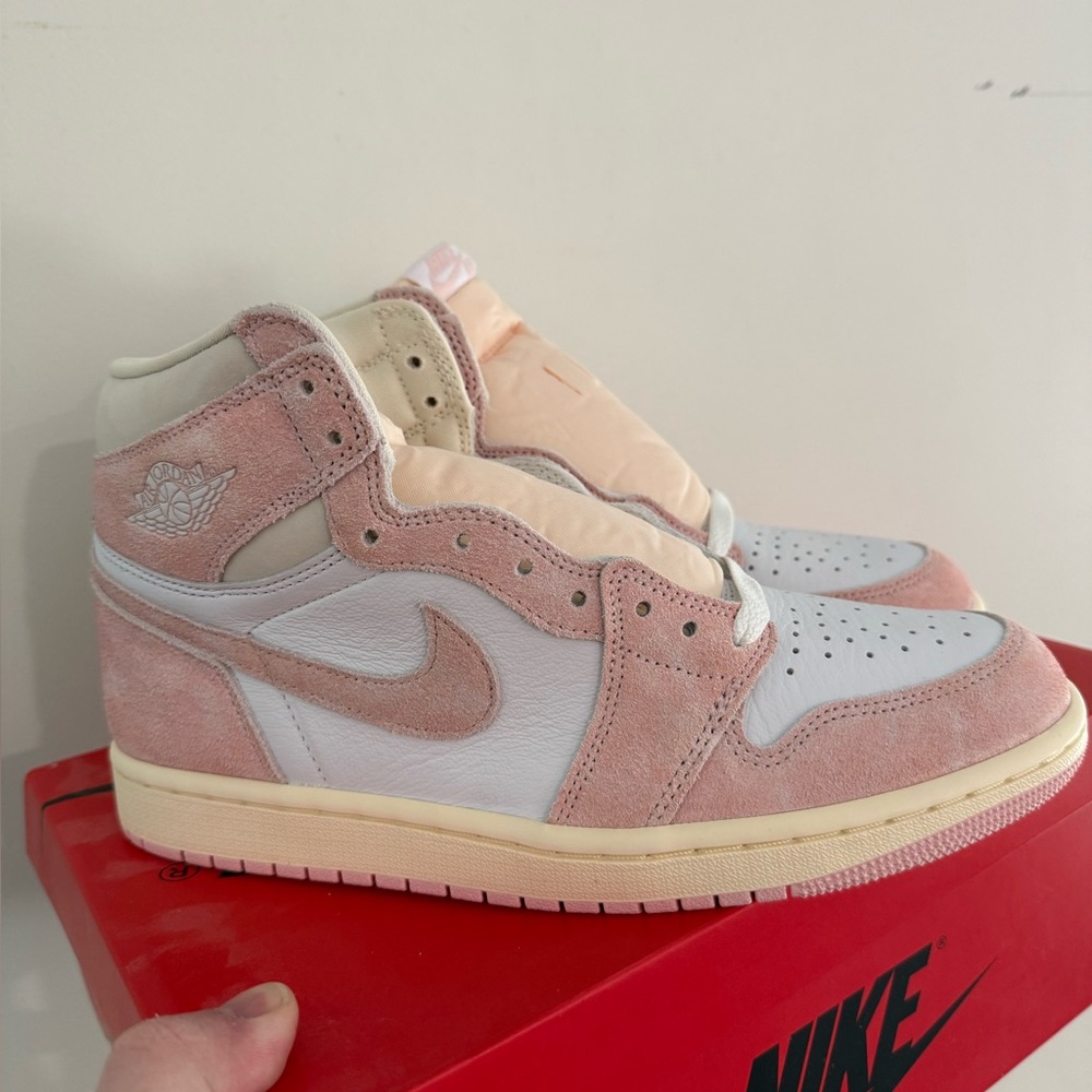 Nike Air Jordan 1 Retro High OG - Picture 4 of 7